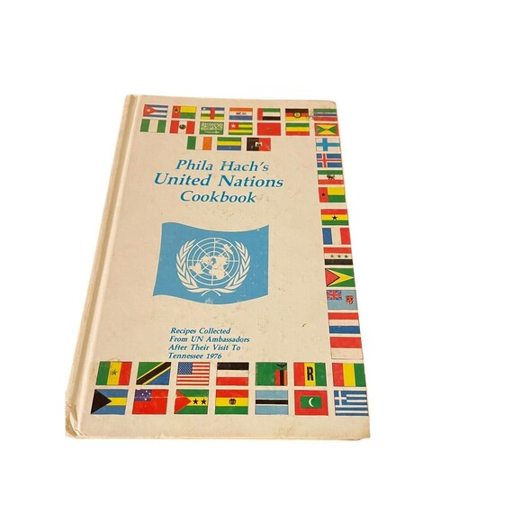 Phila Hach’s United Nations Cookbook 1982 Signed First Edition Hardcover - Picture 3 of 8